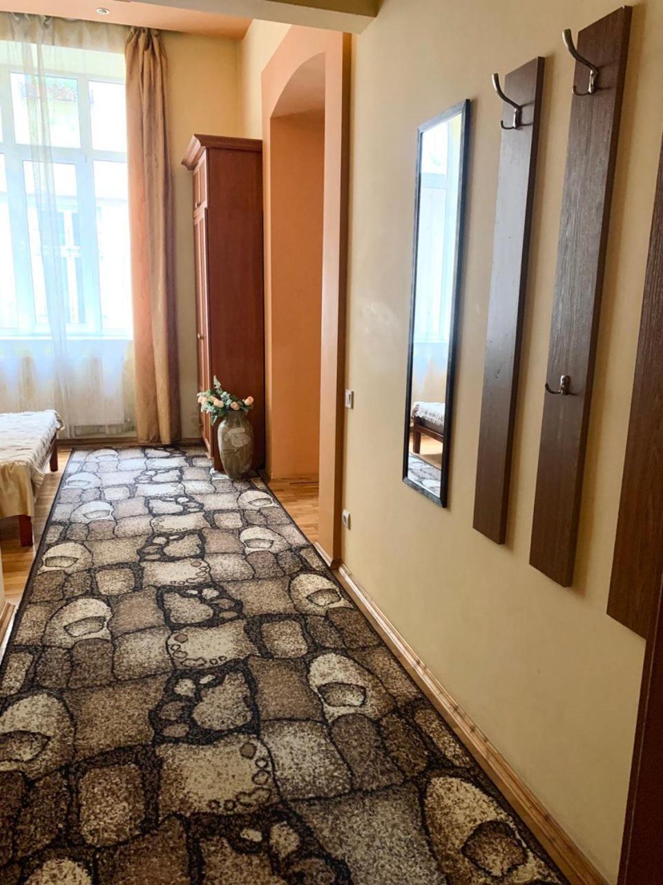 Apartament-Minihotel Elpida Lviv Exterior photo